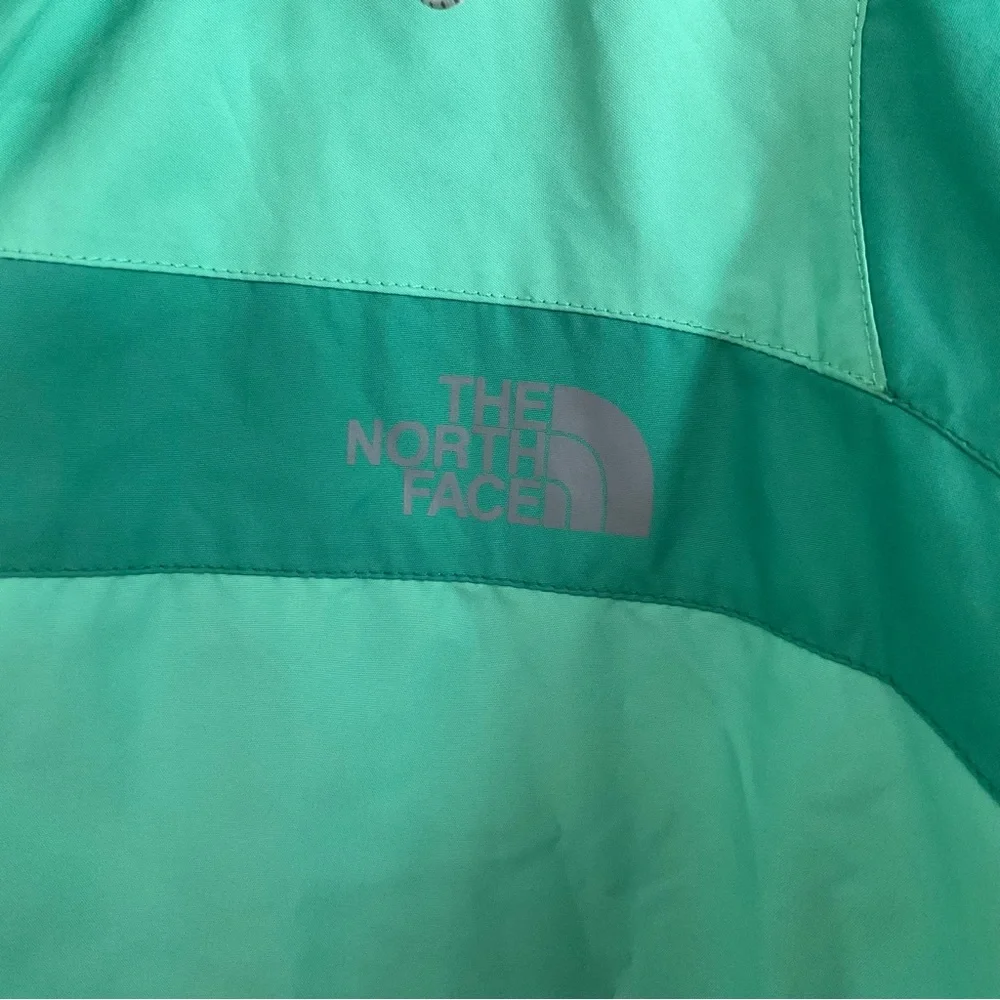 The North Face Women’s Green Hooded Rain Jacket Windbreaker Medium - Picture 2 of 8